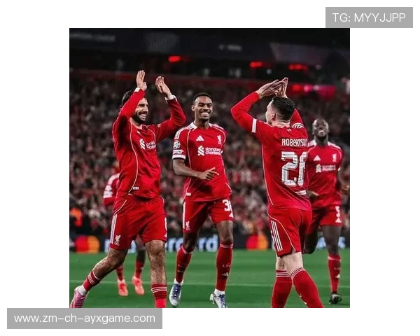 利物浦边路突破成功，禁区防守开始混乱